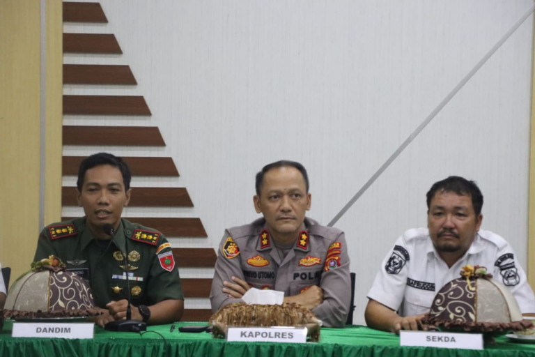 Bersama Sekda dan Dandim 1430, Kapolres Konut Mediasi Pertemuan Masyarakat Langgikima dan Perusahaan