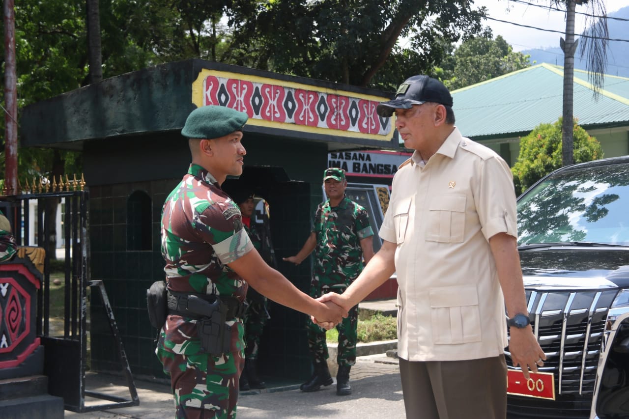 Menhan RI Kunjungi Batalyon Infanteri 751/VJS