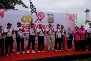 Semarak Hari Bhayangkara ke-79, Polda Sultra Gelar Jalan Sehat dan Senam Bersama di Ex MTQ Kendari