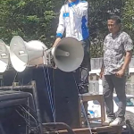 Konsorsium aktivis Sulawesi tenggara bersama organisasi masyarakat bersatu mengelar aksi demonstrasi didepan gedung DPRD provinsi Sulawesi tenggara