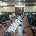 Konsorsium aktivis Sulawesi tenggara bersama organisasi masyarakat bersatu mengelar aksi demonstrasi didepan gedung DPRD provinsi Sulawesi tenggara