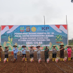 Meningkatkan Ekonomi Daerah; Bupati Konawe Utara Dan Kapolda Sultra Tanam Jagung Kuartal III