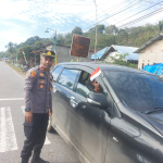 Polsek Sawa Gelar Pembagian Bendera Merah Putih Kepada Pengguna Jalan, Ajak Warga Jaga Kamtibmas dan Kerukunan
