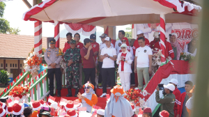 Menampilkan Fashion Show Yang Unik Di Pembukaan Porseni Tingkat Kec Langgikima , SMP 1 Langgikima Diminta Tampil Pada Upacara HUT di Kabupaten Konut 