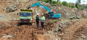 PT.Bumi Konawe Minerina (BKM) Menurunkan Material Untuk Penanganan Abrasi Pantai Desa Mandiodo