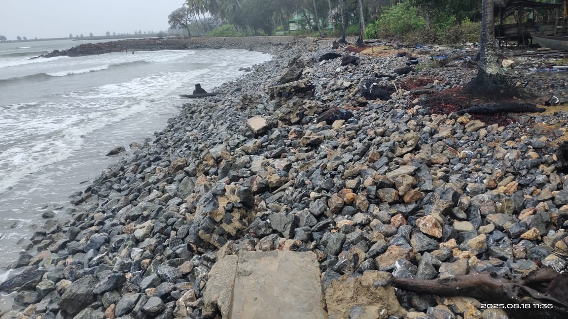 Akibat Hantaman Ombak; Tanggul Penahan Ombak Desa Pudonggala Utama Rusak Berat