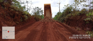 PT Bumi Konawe Minerina (BKM) Turunkan Alat Berat Perbaiki Jalan Licin Poros Tapunggaya
