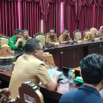 Pemda Konawe Utara Gelar Diskusi Strategis dengan Tim Ekspedisi Patriot UGM di Kawasan Transmigrasi Hialu