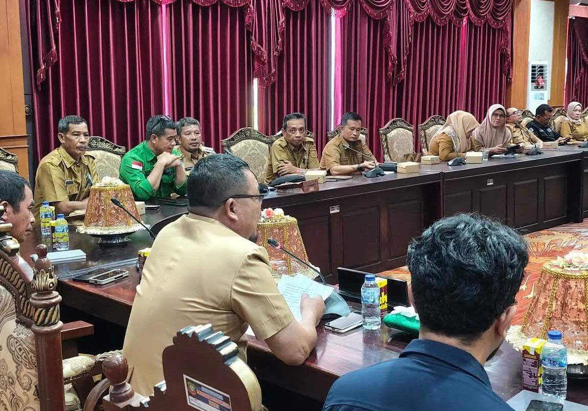 Pemda Konawe Utara Gelar Diskusi Strategis dengan Tim Ekspedisi Patriot UGM di Kawasan Transmigrasi Hialu