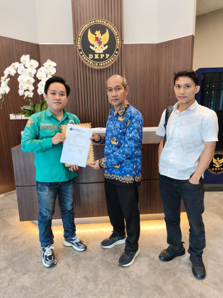 Kasus Dana Hibah KPU Konut Memanas; Lidik Sultra Serahkan Bukti Kunci Ke DKPP RI