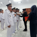 Bupati Konawe H.Yusran Akbar,S.T melantik sejumlah penjabat lingkungan pemerintah kabupaten Konawe yang berjumlah 120 orang