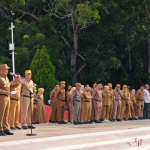 Bupati Konawe H.Yusran Akbar,S.T memimpin apel gabungan di pelataran kantor Bupati Konawe di awal tahun 2026