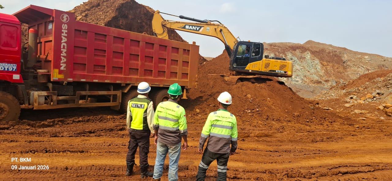 PT Bumi Konawe Minerina Perkuat Pembangunan Rumah Ibadah, Salurkan Alat Berat untuk Masjid Al-Istiqomah Desa Tapunggaya