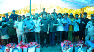 Bupati Ikbar Turun Langsung Serahkan Bantuan untuk Korban Puting Beliung di Wiwirano, Tegaskan Negara Hadir Saat Warga Tertimpa Musibah