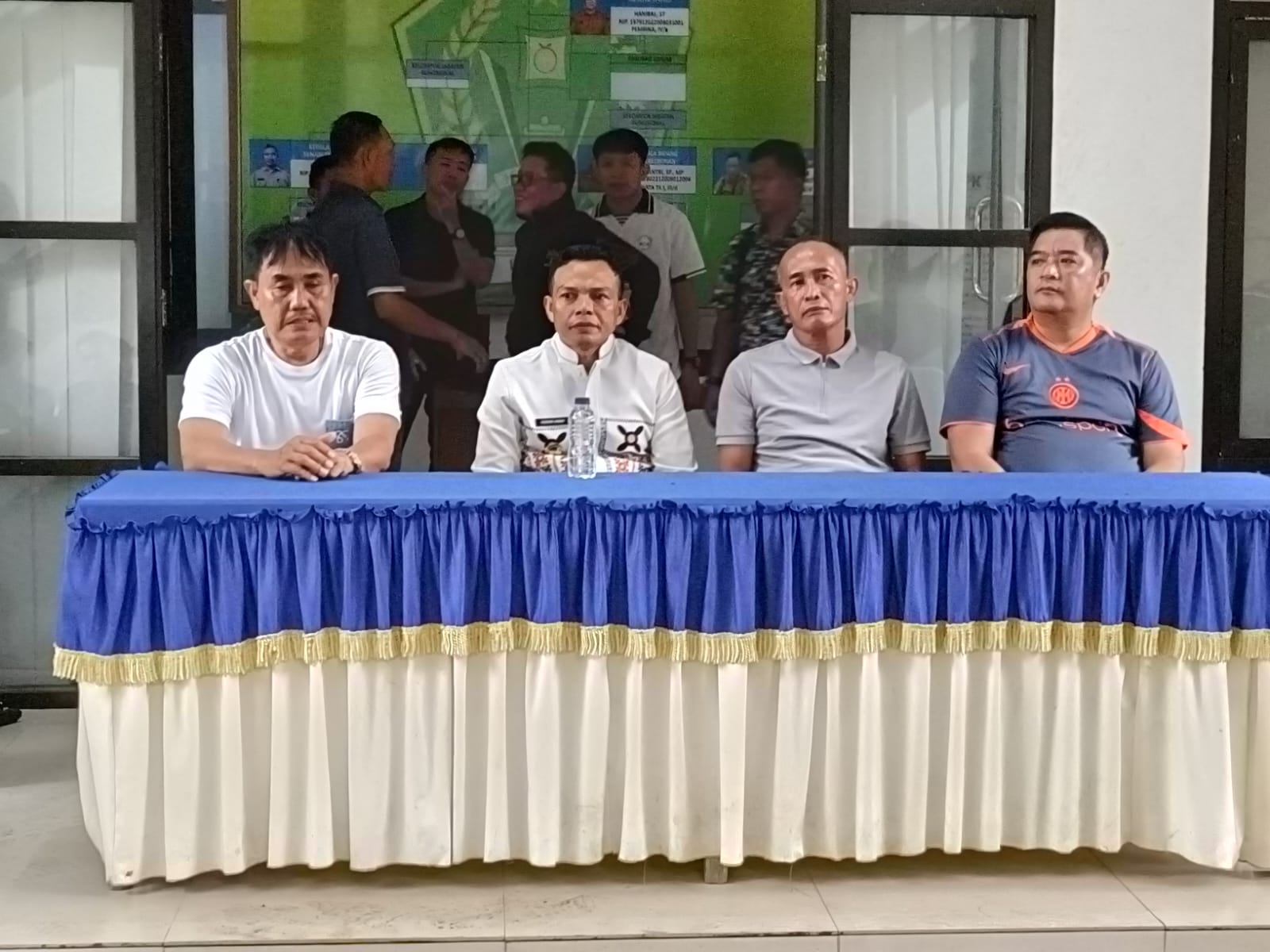 Meski Di Guyur Hujan Bupati Konawe Yusran Akbar S.T, Serahkan Alsintan Untuk Petani