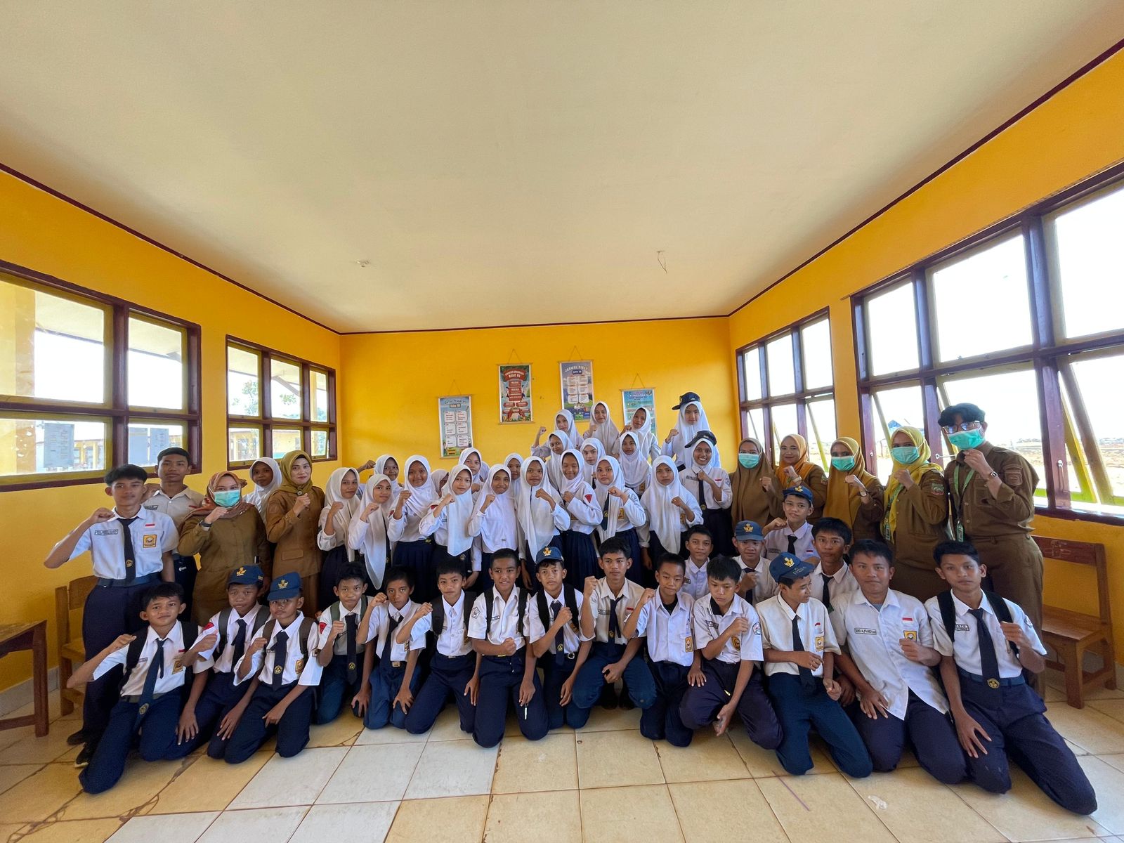 Puskesmas Tapunggaya Gelar Cek Kesehatan Gratis di SMPN 2 Molawe, Perkuat Deteksi Dini Penyakit pada Pelajar