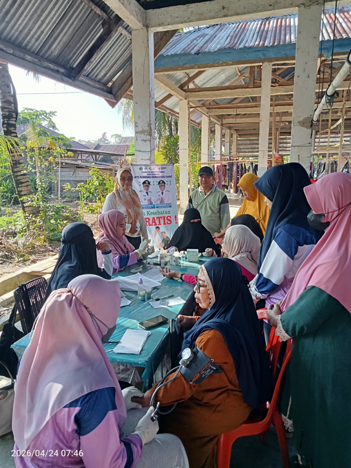 Puskesmas wonggeduku barat untuk pertama kalinya melakukan pemeriksaan kesehatan gratis sesuai surat edaran kementerian(kemenkes)