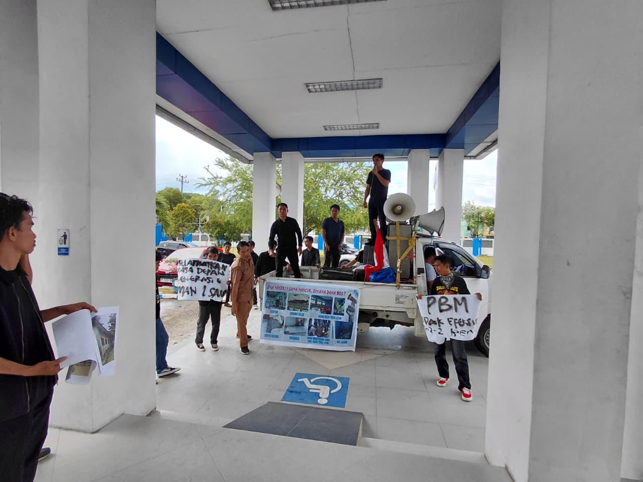 HIPPMAWA Gelar Aksi, Soroti Kualitas Pendidikan di SMAN 1 Sawa Kendari