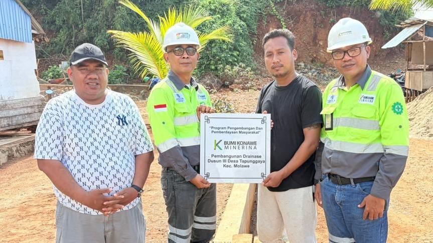 PT. Bumi Konawe Minerina Bangun Infrastruktur Drainase di Desa Tapunggaya