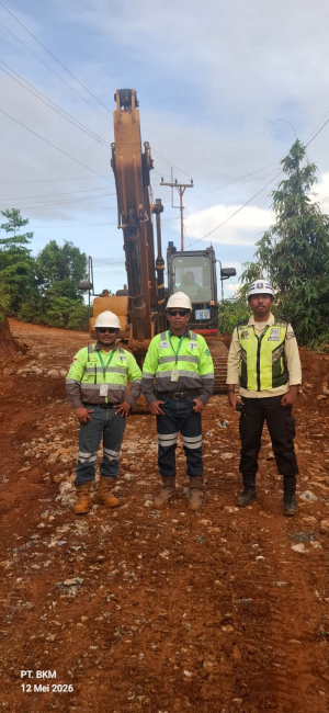 PT BKM Perbaiki Jalan Lingkar Tambang Mandiodo–Tapuemea, Warga Sambut Positif