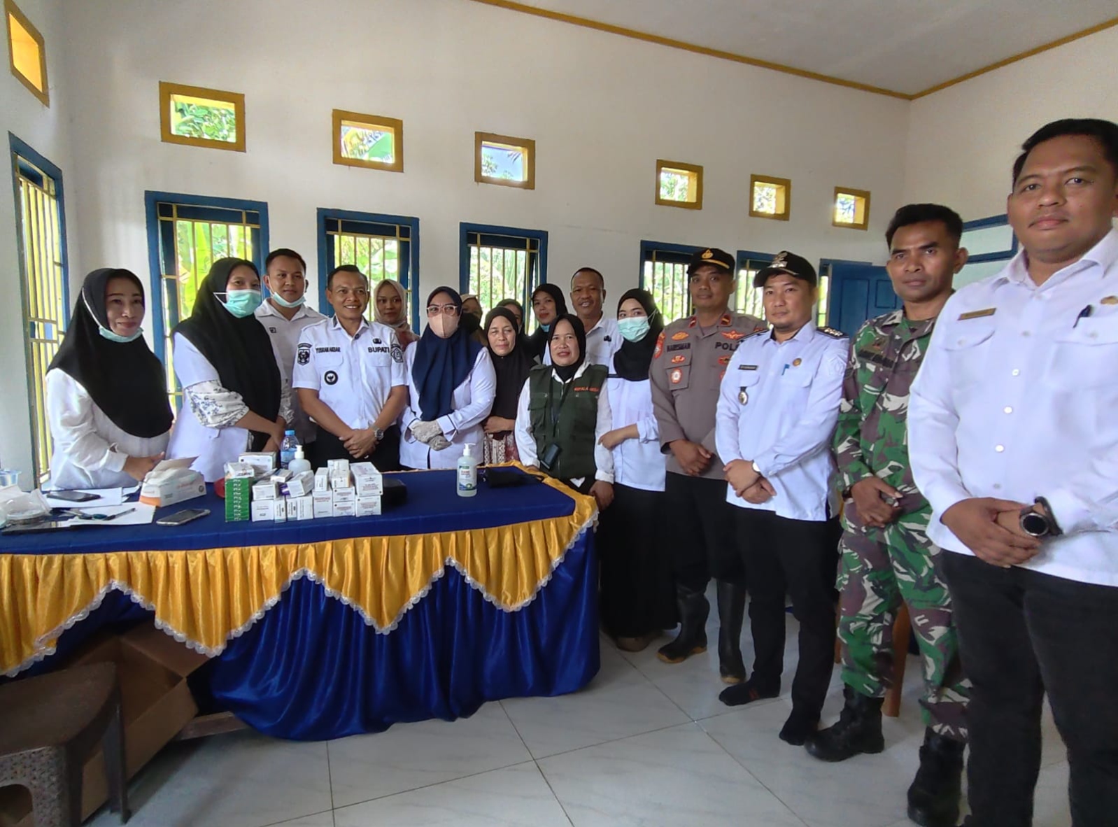 Bupati Konawe H.Yusran Akbar,S.T turun langsung mengunjungi korban yang terdampak banjir di Desa Dawi-dawi
