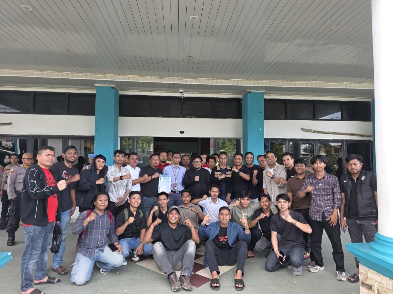 Kesal Strom Tak Stabil, Masyarakat Konawe Utara Geruduk Kantor PLN UP3 Kendari