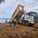 Tanggap Cepat Cegah Abrasi Pantai Desa Mandiodo, PT BKM Berkolaborasi dengan Tiga Perusahaan Lakukan Penimbunan