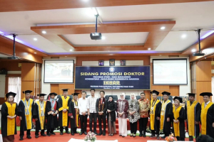 Di Tengah Kesibukan Memimpin Daerah, Bupati Konawe Utara H. Ikbar Raih Gelar Doktor Ilmu Manajemen UHO