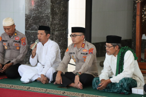 Kapolres Konawe AKBP Edi Raharjono,S.I.K., melaksanakan safari Kamtibmas di mesjid Al-munawaroh sekaligus memperkenalkan diri