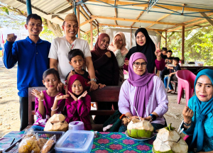 Bupati Konawe Sambangi Lapak UMKM di ICP, Duduk Santai Bersama Pedagang dan Warga
