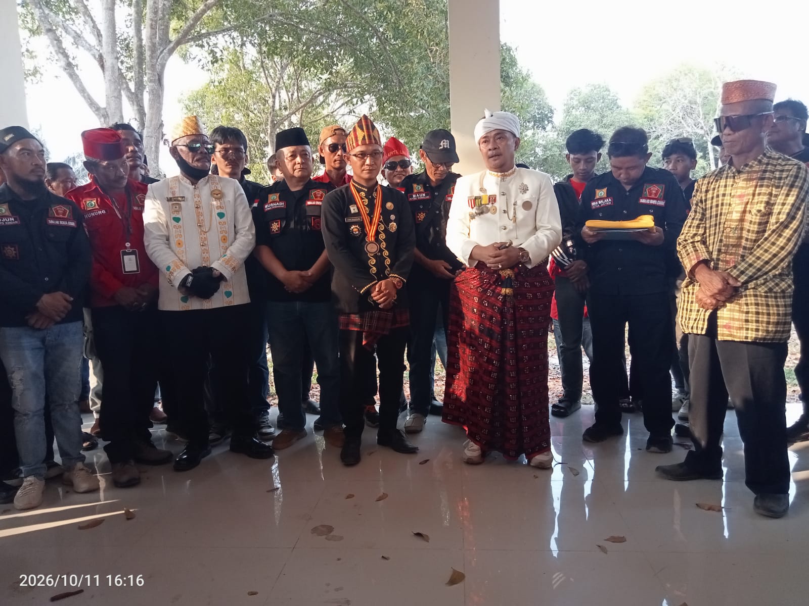 Warisan Leluhur Jadi Fokus Milad ke-5 TWK,  Ketum TWK Asrif Banasuru Terima Tiga Penghargaan Adat