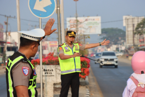 Kapolres Konawe AKBP Edi Raharjono ,S.I.K.,M.Si.,turun langsung bersama personel Lalu Lintas(Satlantas)polres konawe