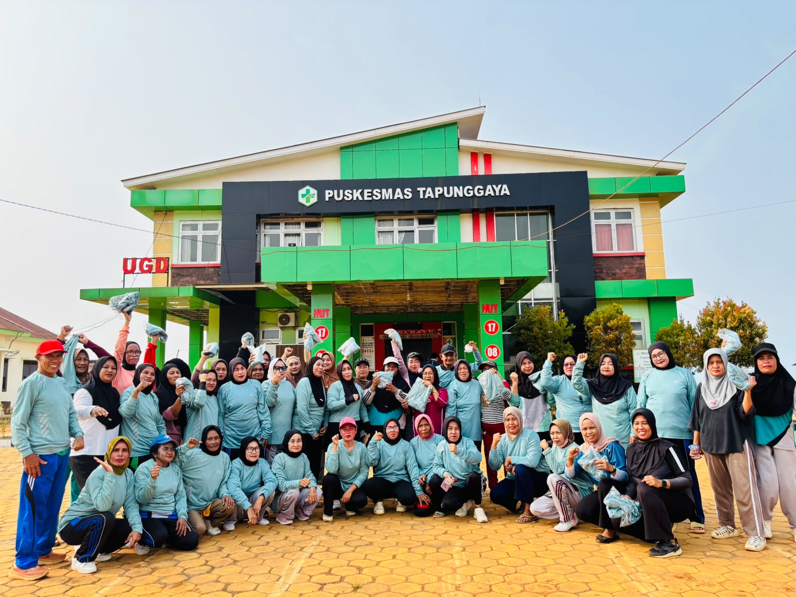 PT BKM Bantu Seragam Senam Pasien Prolanis Puskesmas Tapunggaya, Dukung Kesehatan Masyarakat Lingkar Tambang